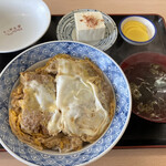 もりや食堂 - かつ丼880円　ソース味が美味！