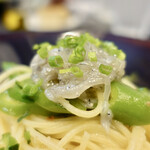 VANNO - スパゲッティ生シラスと万願寺唐辛子のアーリオ・オーリオ