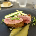 VANNO - 鴨フィレ肉のロースト、ルバーブのソース