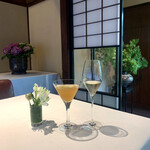 Restaurant Kamikura - お花なども高級感あふれる