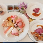 カジュアルダイニング ザ・テラス - 1回目:スイーツは苦手そうなやつ以外ほぼ1通りと食事はローストビーフをメインに