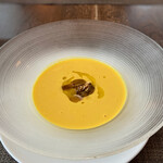サラマンジェ ド ヨシノ - 鎌倉産九重栗かぼちゃの冷製スープ