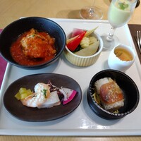 ブッフェアンドカフェ スロープサイドダイナー ザクロ - 