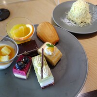 ブッフェアンドカフェ スロープサイドダイナー ザクロ - 