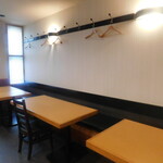 肉割烹 五平 - 店内(テーブル席)