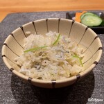 丸新 - 白魚の炊込みごはん