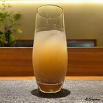 丸新 - 自家製の白桃スカッシュ