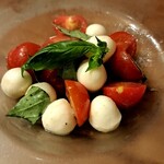 イタリア食堂BiBBER - カプレーゼ
