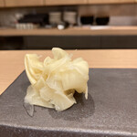 北新地 鮨 葵 - ガリ　甘くないので食べやすい