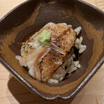 すが弥 - 喉黒ご飯です。底には馬糞ウニと卵黄ソースが潜みます