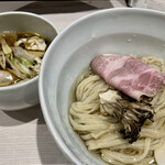 柳麺 呉田 - (限定)黒舞茸と近江黒鶏の昆布水つけ麺　1,200円