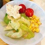산코우 인 이세시 에키마에 - 샐러드