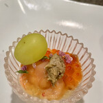 おいしかよ - 紅ズワイガニと赤貝いくら醤油漬けシャインマスカット添え