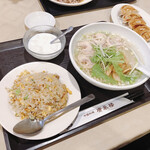 康永楼 - 鶏肉そば塩味＋半炒飯セット、餃子