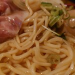 ラーメン シェルター - 麺アップ