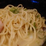 ラーメン シェルター - 麺アップ