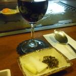 芹 - シャトー　ラランド（赤）、ガーリックライスに付いてくる漬物