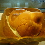 芹 - サービスのロールパン２個（焼き立てです）