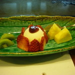 芹 - デザート（アイスクリーム。イチゴ、キウィ、パイン）