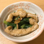 Isokou - お通しは小松菜の煮浸し