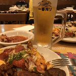 Shakey's - 生ビールとピザ