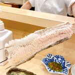 蕎麦割烹  倉田 - 捌かれた鱧