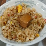 醤油屋本店 - 炒めごはん アップ (上に乗っているのはチャーシュー)