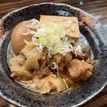 Meibutsu Yakiton Tomichan - 煮込み全部入り 450円
                        牛すじ、キクアブラ、玉子、豆腐