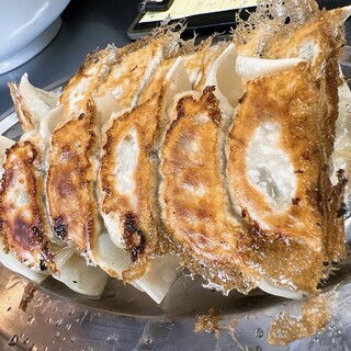 手作り餃子は必食！気軽に楽しめる一品料理が盛り沢山