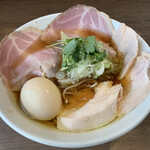 Niboshi Ramen Kogarasumaru - 味玉肉増し煮干ト鶏ノ拉麺（黒）