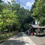 Jindaiji Soba Aokiya - 盛夏の深大寺界隈。
                        緑が豊かで、思わず散策したくなります。