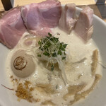 麺処 飯田家 - 鶏白湯味玉ラーメン