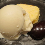 鳥茂 - 塩のアイスクリーム、チーズケーキと共に