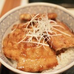 GIN - 豚バラ丼　お肉6枚