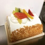 新宿高野 - ロールケーキ(めんどくさがり屋なので断面の写真はなしｗ)