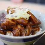 手打麺祭 かめ囲 - ホイコーローチャーシュー丼