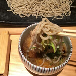 つけ蕎麦 恵比寿初代 - つけ汁が絡む