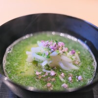 ひがしやま 司 - お椀。剣先イカと炊いた茄子。