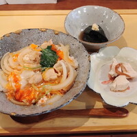 自家製粉石臼挽きうどん 青空blue 本店 - 親子丼・小鉢二種