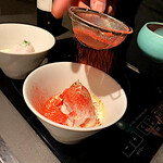 北海道焼肉 北うし - イチゴのドライフレークで彩り