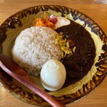 OHIO - チキンカレー＋半熟玉子