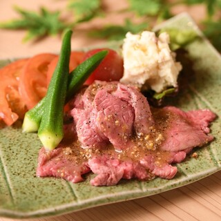 ★A wide variety of dishes that go well with alcohol ♪ The thick-sliced roast beef is a must-try ♪