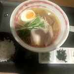 Keishouan - 金の鶏そば追い飯付き1050円