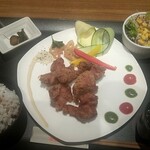 鶏匠庵 - 彩り野菜と男前唐揚げ定食1265円