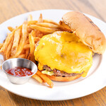 Midtown BBQ - Cheeseburger