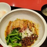 Shinjuku Shuuzan - 汁なし担々麺（温玉とパイコー追加）