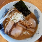 麺屋　新三 - 味玉らーめん(900円也) この地域では珍しい白湯スープ‥