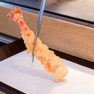 Inheriting the taste unique to a long-established restaurant ◆ Tempura that shines with the skill of the craftsman