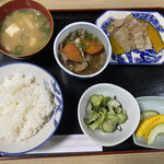 Matsuda Shokudou - 2022/07/25
                        Aランチ 500円
                        ガツ（もつ）煮、カボチャ肉あんかけ、すのもの
