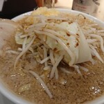 Menya Saburou - 野菜少なめ、ラーメンに水っぽい野菜は好まないがこれはくたっとしていて良かった